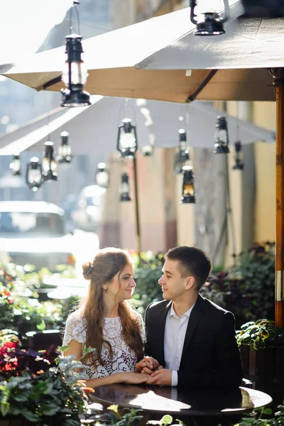 Retrato Pareja Joven Enamorada Ciudad —  Fotos de Stock