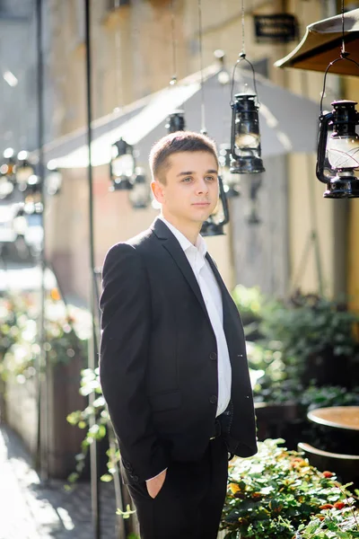 High Fashion Look Young Stilvoll Selbstbewusst Glücklich Gut Aussehende Geschäftsmann — Stockfoto