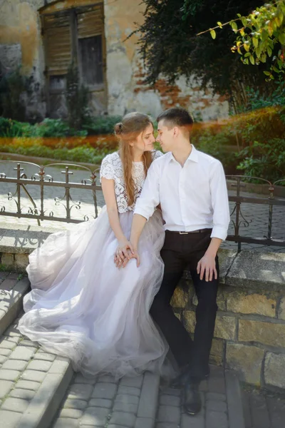 Affectionate Young Couple Hugging Looking Each Other — Stock Photo, Image