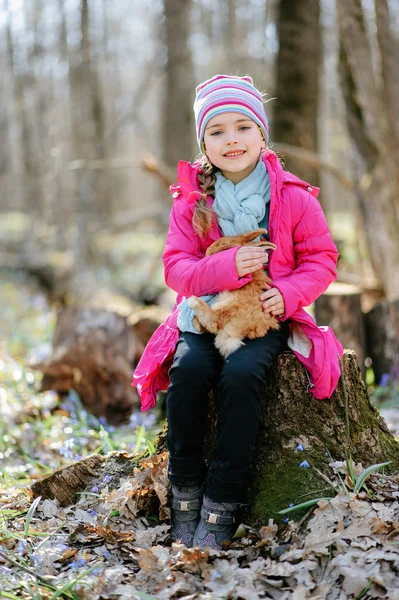 Niña Con Conejo —  Fotos de Stock