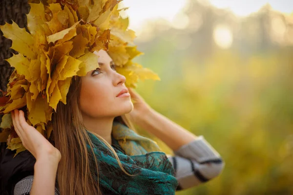 Gros Plan Portrait Une Belle Fille Dans Gilet Sombre Fille — Photo