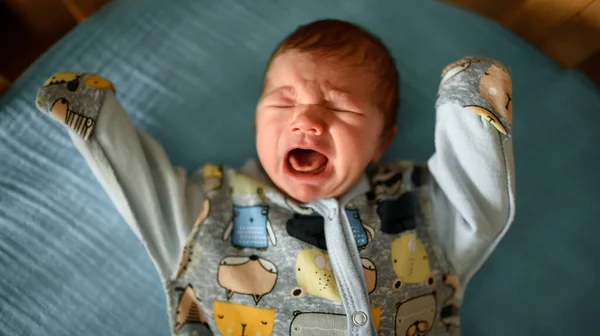 Niño Recién Nacido Cuna Bebé Está Llorando —  Fotos de Stock