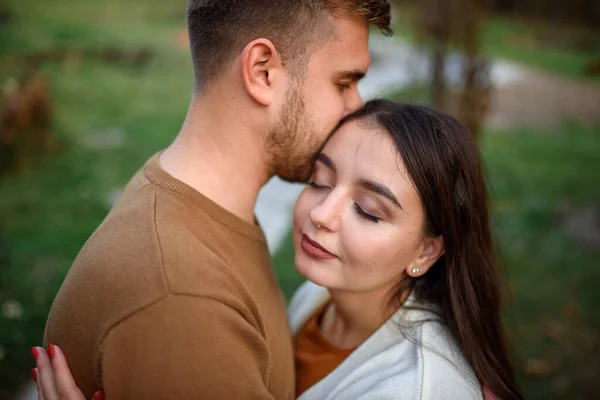 Närbild Porträtt Ett Lyckligt Par — Stockfoto