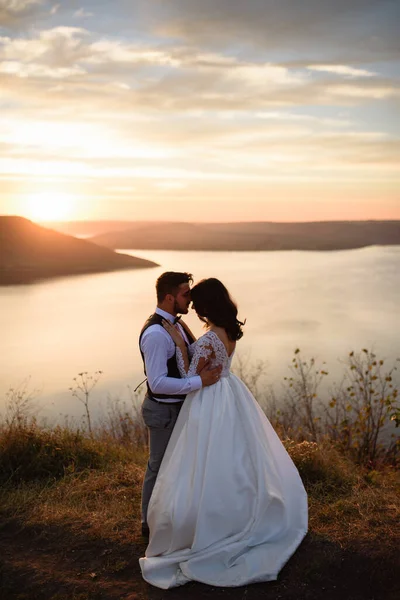 Bride Groom Hugging Background Lake Sunset — Stock Photo, Image