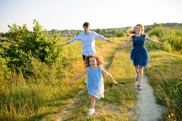 Papa Mam Dochter Veel Plezier Samen Natuur — Stockfoto