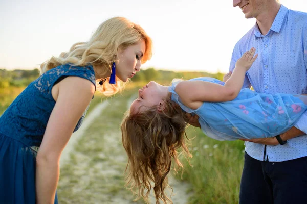 Dad Mom Daughter Have Fun Together Nature — Stock Photo, Image