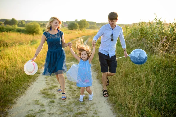 Papa Mam Dochter Veel Plezier Samen Natuur — Stockfoto