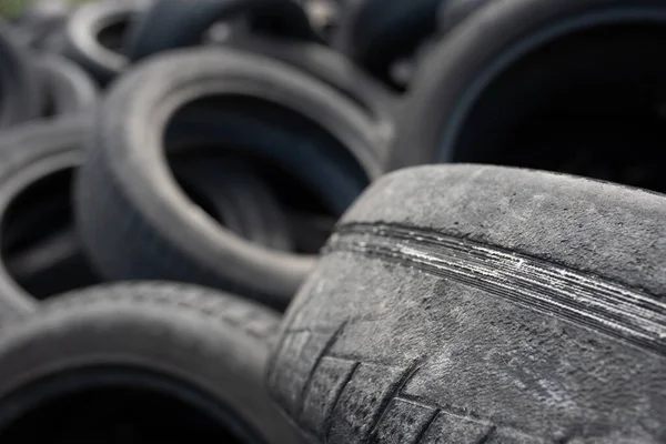 Sehr Alt Bis Zum Draht Abgenutzt Auto Gummi — Stockfoto