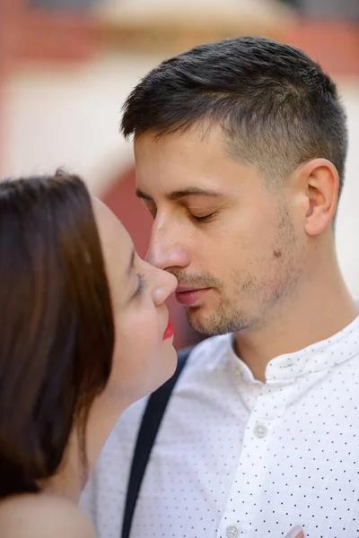 Hermosa Pareja Elegante Una Cita Las Calles Ciudad Vieja —  Fotos de Stock