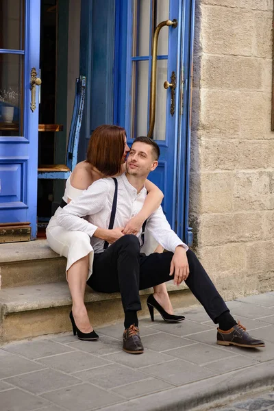 Beau Couple Élégant Une Date Dans Les Rues Vieille Ville — Photo