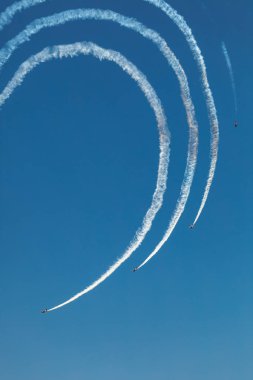 Torre Del Mar, Malaga, İspanya-Temmuz 29: Uçak Casa C-101 Torre del bir sergi 3 airshow üzerinde 29 Temmuz 2018 yılında Torre del Mar Mar, Malaga, İspanya katılan Patrulla Aguila