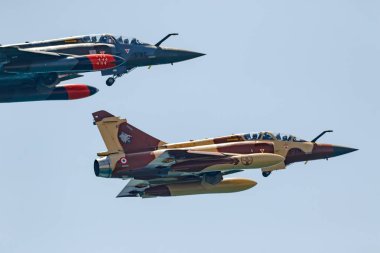 Torre Del Mar, Malaga, İspanya-Temmuz 30: Uçak Mirage 2000 bölümünün Couteau Delta taktik görüntü alarak bir sergi 2 airshow Torre del Mar 30 Temmuz 2017 yılında Torre del Mar, Malaga, İspanya