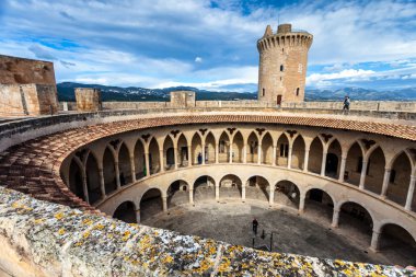 Bellver Castle Palma, on 14. yüzyılda Kral James II Majorca için inşa ve Avrupa'nın birkaç dairesel olanlardan biri.
