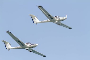 Torre Del Mar, Malaga, İspanya-Temmuz 30: Uçak Grob G109b Torre del bir sergi 1 airshow üzerinde 30 Temmuz 2016 yılında Torre del Mar Mar, Malaga, İspanya katılan Aerosparx takımının