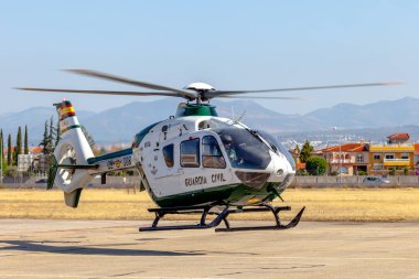 Granada, İspanya-Mayıs 18: helikopter eurocopter ec135 katılan bir sergi üzerinde x aniversary patrulla aspa armilla hava üssü, üzerinde 18 Nisan 2014, Granada, İspanya