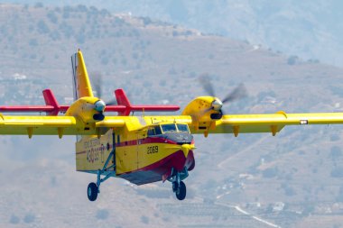 Torre Del Mar, Malaga, İspanya-Temmuz 29: Deniz uçağı Canadair Cl-215 katılan bir sergi 3 airshow Torre del Mar 29 Temmuz 2018 yılında Torre del Mar, Malaga, İspanya