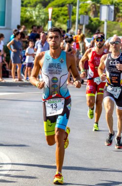 Rota, İspanya - Eylül 04: XXI triatlon Herbalife Villa de Rota üzerinde 04 Eylül 2016, Rota, İspanya'da katılan tanımlanamayan triathletes