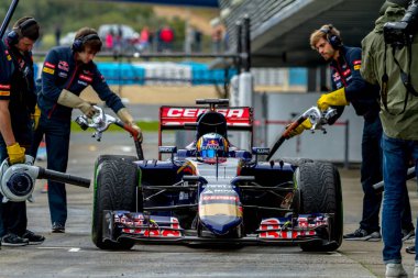 Jerez De La Frontera, İspanya - Şubat 03: Carlos Sainz, Scuderia Toro Rosso F1 için çukurlar girerek takım