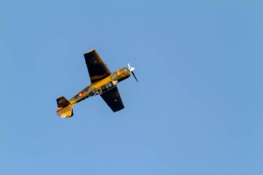 Torre Del Mar, Malaga, İspanya-Temmuz 30: Uçak Yakolev Yak-52 Salva Torre del bir sergi 1 airshow üzerinde 30 Temmuz 2016 yılında Torre del Mar Mar, Malaga, İspanya katılan Ballesta