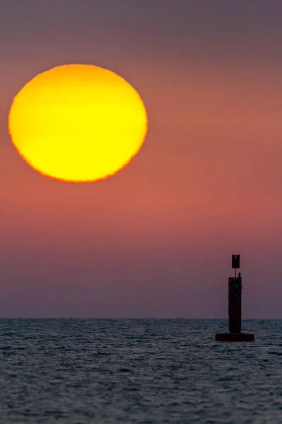 幻想的な夕日サンルカルデバラメダ カディス スペインのビーチで — ストック写真