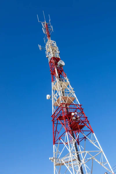 プエルト実 カディス スペインの美しい青空と通信塔 — ストック写真