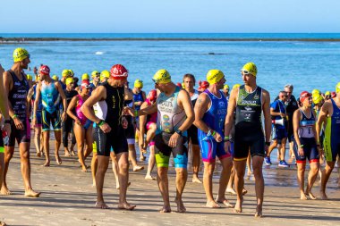 Rota, İspanya - Eylül 04: XXI triatlon Herbalife Villa de Rota üzerinde 04 Eylül 2016, Rota, İspanya'da katılan tanımlanamayan triathletes