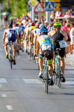 Rota, İspanya - Eylül 04: XXI triatlon Herbalife Villa de Rota üzerinde 04 Eylül 2016, Rota, İspanya'da katılan tanımlanamayan triathletes