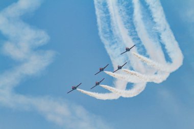 Torre Del Mar, Malaga, İspanya-Temmuz 27: Uçak Casa C-101 Patrulla bir sergi 3 airshow Torre del Mar 27 Temmuz 2018 yılında Torre del Mar, Malaga, İspanya katılan Aguila