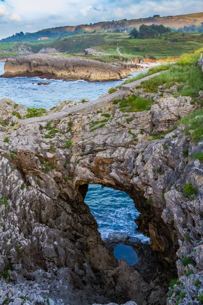 Falaise de Llanes, Asturies, Espagne — Photo