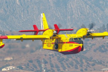 Deniz uçağı canadair cl-215 