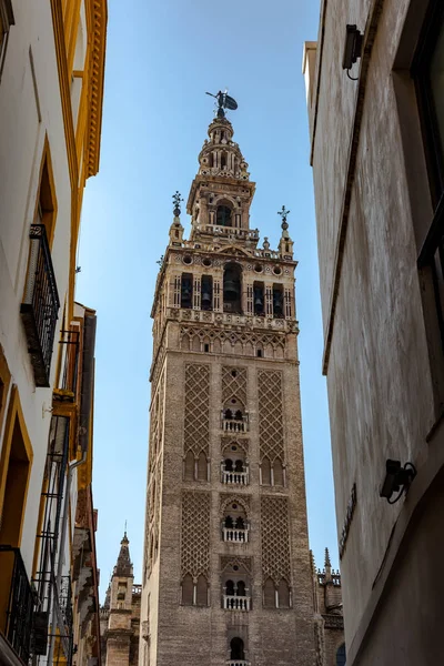 A Catedral de Sevilha e a Giralda — Fotografia de Stock