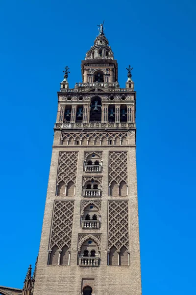 La Catedral de Sevilla y la Giralda — Foto de Stock