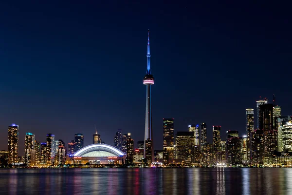 トロントのダウンタウン、オンタリオ、カナダの夜景 — ストック写真