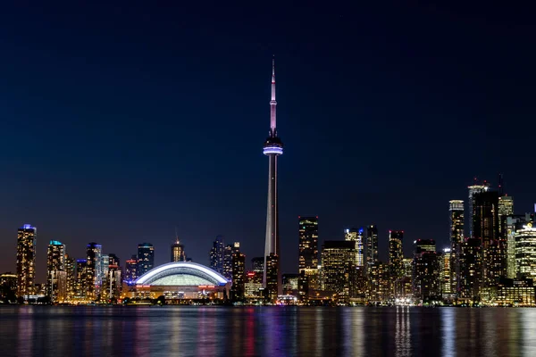 トロントのダウンタウン、オンタリオ、カナダの夜景 — ストック写真