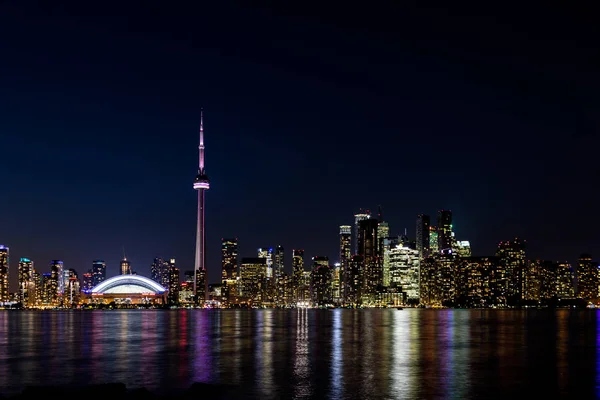 Éjszakai kilátás a belváros Toronto, Ontario, Kanada — Stock Fotó