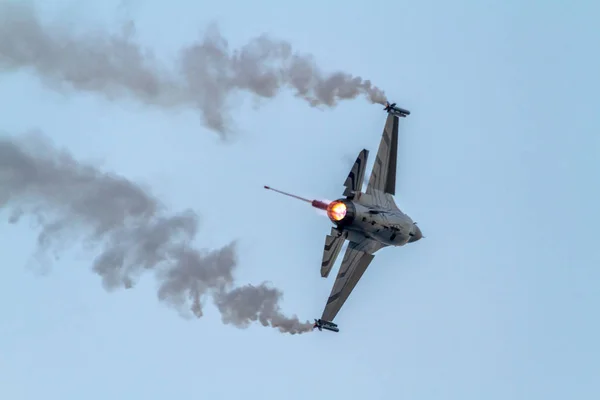 Flugzeug f-16 belgische Soloplattform — Stockfoto