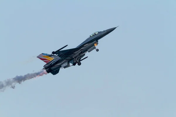 Vliegtuigen F-16 Belgische solo display — Stockfoto