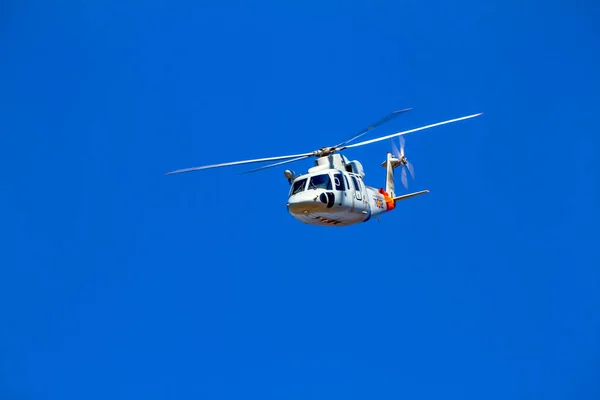 Hubschrauber sikorsky s-76c — Stockfoto