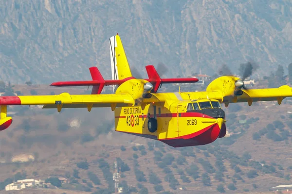 Wodnosamolot canadair cl-215 — Zdjęcie stockowe