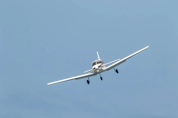 Flugzeugpiper pa-28-161 Krieger iii — Stockfoto