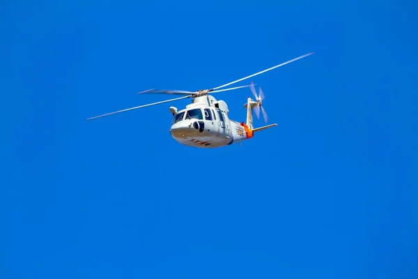 Hubschrauber sikorsky s-76c — Stockfoto