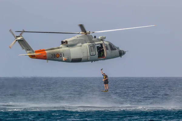 Вертолет Sikorsky S-76C — стоковое фото