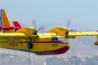 Deniz uçağı canadair cl-215 