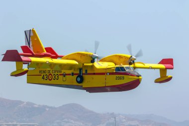 Deniz uçağı canadair cl-215 