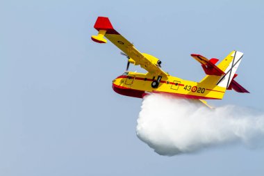 Deniz uçağı canadair cl-215 