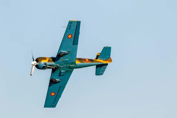 Flugzeug yakolev yak-52 - salva ballesta — Stockfoto