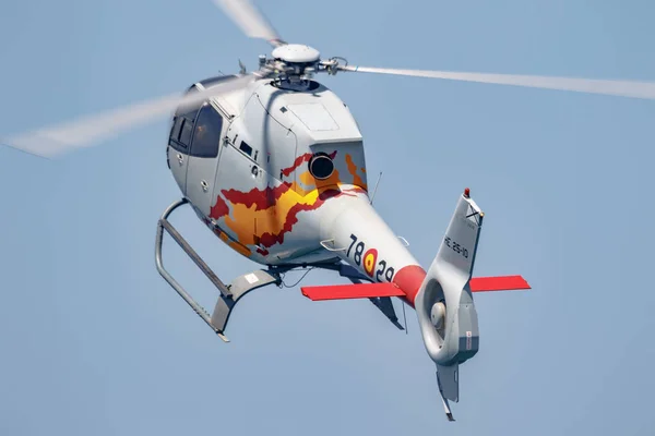Patrulla Aspa，直升机欧洲直升机Ec-120 Colibri — 图库照片