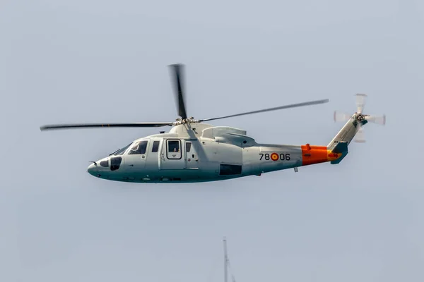 Hubschrauber sikorsky s-76c — Stockfoto