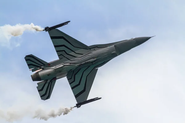 Aircraft F-16 Belgian solo display — Stock Photo, Image