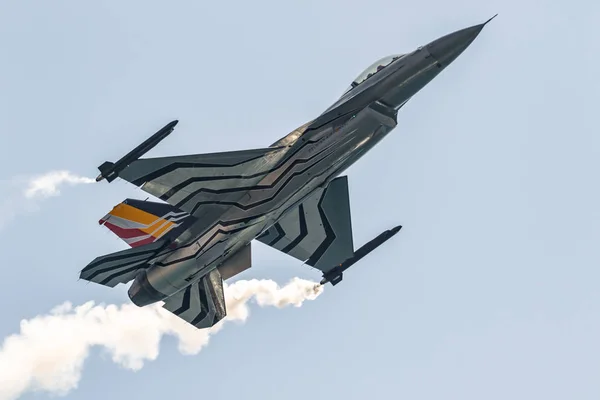 Aircraft F-16 Belgian solo display — Stock Photo, Image